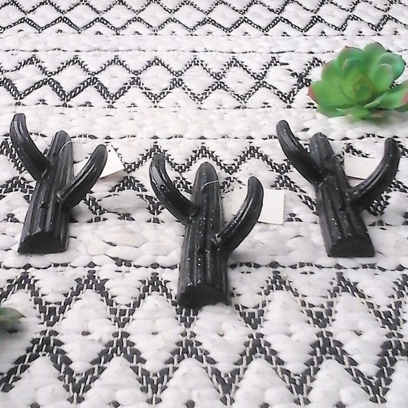 Accents Nwt Black Cast Iron Cactus Hook Hangers Set Of 3 Poshmark